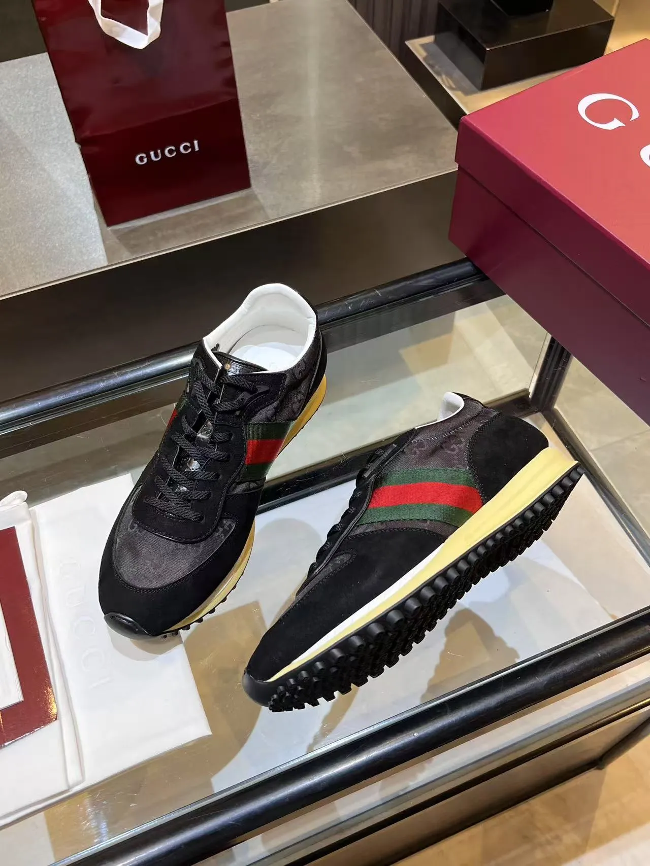 Men's Men's Shoes 💰620💰 Gucci Gucci Top Version Latest Catwalk Style Re-Motion Series Thick-soled Casual Sneakers Original Purchased, Developed and Made. This sneaker has a detachable and adjustable ankle strap, adding a dynamic item to the 2025 spring and summer series. The light and flexible outsole has been specially treated and is filled with a strong retro style. Exquisite packaging at the delivery counter 🛍📦 ▪️Fabrics: Original custom imported first-layer cowhide ▪️Inner lining: Original custom-made breathable mesh ▪️Sole: Original molded TPU material ▪️Sole thickness: 3.5CM ▪️Size: 39-44 (customized at 38.45.46)